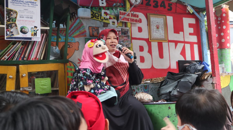 Happy puppet: Bale Buku also supports literacy education through interactive storytelling (Courtesy ofAyi Endar)