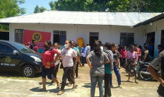 Powerful quake strikes East Nusa Tenggara; residents flee into streets 