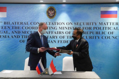Coordinating Political, Legal and Security Affairs Minister Mahfud MD (right) exchanges letters of agreement with the secretary of Russia’s Security Council, Nikolay Patrushev, during a meeting in Jakarta on Dec. 14. The Russian senior official's visit to Jakarta coincided with a pit stop by United States Secretary of State Antony Blinken in the Indonesian capital.