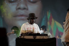 'Wisisi' is taking over Wamena, then the world. What is it?