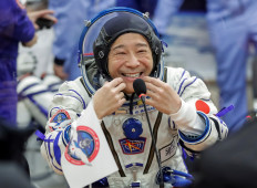 Ground control to Maezawa: SoftBank's Son speaks to orbiting protege
