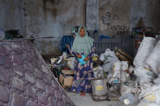 Mount Semeru residents continue to live in uncertainty, disarray