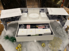 The Ritz-Carlton Jakarta, Pacific Place's hampers are designed to also be a feast for the eyes. (Courtesy of The Ritz-Carlton Jakarta, Pacific Place).