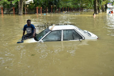At least eight dead in Malaysia floods as rescue effort stumbles