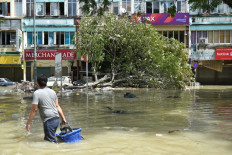  Thousands flee as floods worsen in Malaysia 