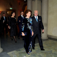 Sweden's King Carl Gustav and Queen Silvia arrive with Crown Princess Victoria and Prince Daniel to attend the Nobel Prize award ceremony at the Blue Hall of the Stockholm City Hall in Stockholm, Sweden December 10, 2021. 
