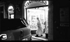 Pope makes surprise visit to Rome record store, gets classical CD, vinyl