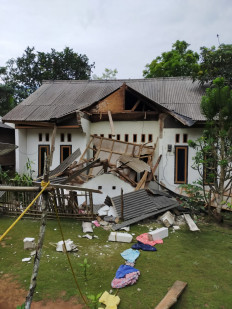 Hundreds of buildings in Banten, West Java damaged following earthquake
