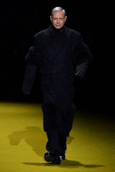 Catwalk: US actor Jeff Goldblum presents a creation for Prada's Men's Fall/Winter 2022/2023 fashion collection in Milan.
