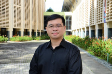 Dr Alwyn Lee.