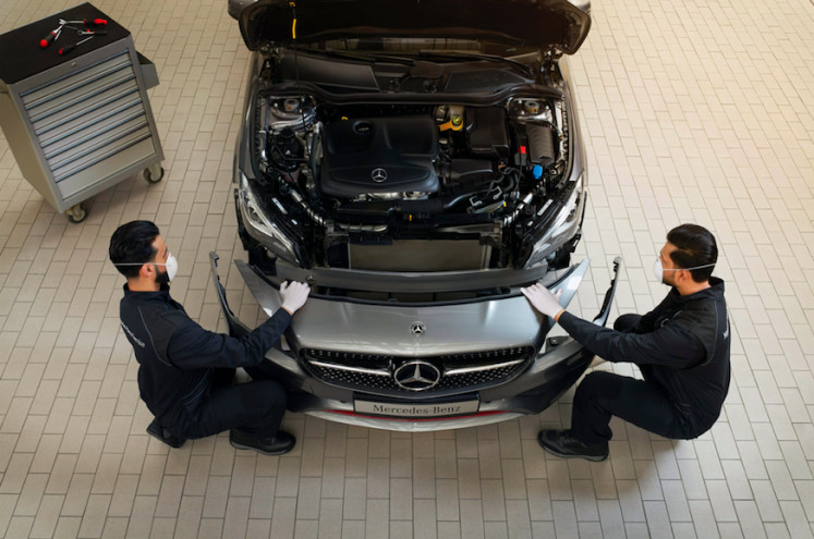 In good hands: Two expert technicians armed with advanced toolkits will be in charge of the ExpressService. (Personal Collection/Courtesy of Mercedes-Benz Indonesia)