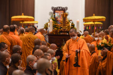 Thousands mourn Buddhist monk who brought mindfulness to the West