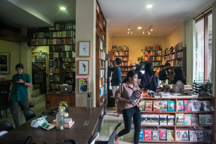 New corner: Although Buku Akik is located far from the city center, it has many daily visitors, who buy books, take selfies or just hang out. (JP/Firdaus Akmal)