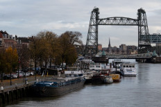  Rotterdam to dismantle historic bridge for Jeff Bezos' superyacht 