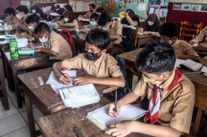 Educators question feasibility of new curriculum 