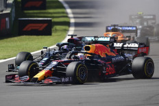 Red Bull's Dutch driver Max Verstappen (right) races ahead of Mercedes' British driver Lewis Hamilton during the Formula One Mexico Grand Prix at the Hermanos Rodriguez racetrack in Mexico City on November 7, 2021. 
