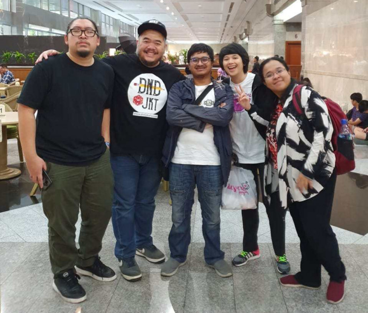 Gaining new friends: DnD Jakarta members, Jojo, Indra Aziz, Aeriza, Rion and Reina (from left to right, screen names) meet up in gaming exhibition in JCC. (Courtesy of DnD Jakarta)