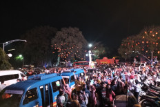 Local gathering: Crowds at a Chinese New Year celebration in Surakarta, Central Java, earlier this month. The country's lax attitudes to pandemic restrictions have drawn criticism. (kompas.com/Fristin Intan)