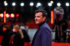 Berlinale opener explores power relations in film industry  