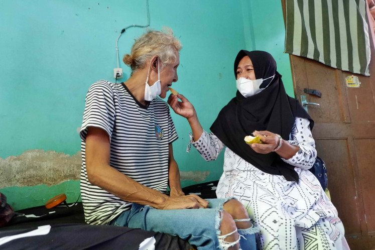 Wholehearted: Rully Mallay (right) takes care of ill elderly trans women with all her heart. She ensures that they have medicine and nutrition to improve their health. (JP/A. Kurniawan Ulung)