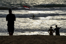 Govt to cut travel quarantine to three days