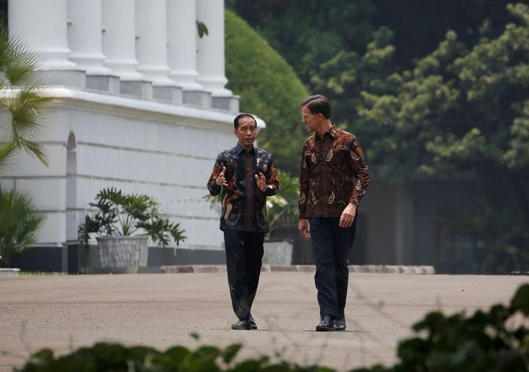 President Joko “Jokowi” Widodo (left) gestures on Oct. 7, 2019, while speaking with Dutch Prime Minister Mark Rutte in the gardens of Bogor Palace in West Java.