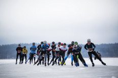 Swedish skaters return to frozen lake in style