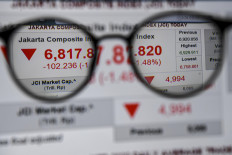 Changes in the IDX Composite index are displayed on a screen in a photo taken on Feb. 24, 2022. Indonesia’s equity market still offers plenty of opportunities for firms looking to raise capital, analysts say.