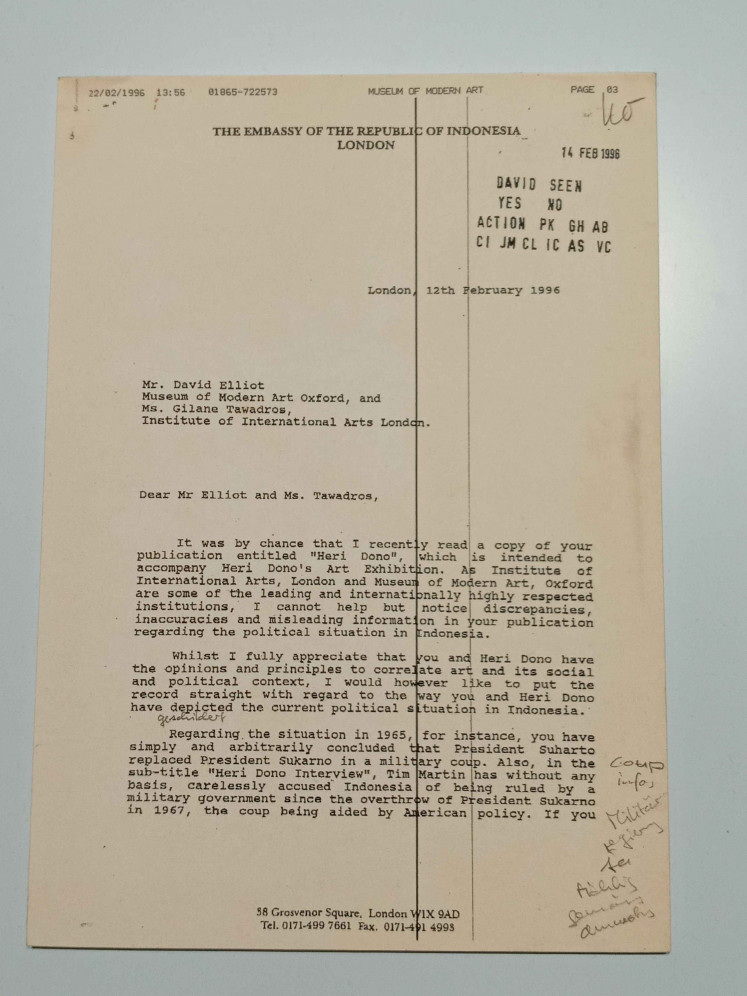 Furious letter: A letter sent by the Embassy of Indonesia in London to David Elliott of the Oxford Museum of Modern Art in 1996 makes up part of the archive. In the letter, the Indonesian government expresses anger at Elliott for information written in the catalogue book of Heri Dono’s exhibition at the museum. (JP/A.Kurniawan Ulung)
