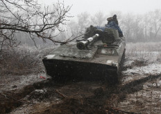 Ukrainian artillerymen keep position in the Luhansk region on March 2, 2022.
