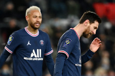  Messi and Neymar jeered as PSG fans rage at European exit 