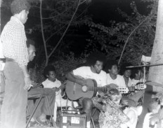 Inspiration: Mambesak performs in 1981. Arnold Ap (center) was the band’s leader and inspiration. (Personal collection/Courtesy of Ayos Purwoaji) 
