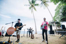 Live music: Angel in Merry, one of the local performances, at Rempah Gunung Vol. 2. (Rempah Gunung/Imanuel Agung Bolaman)