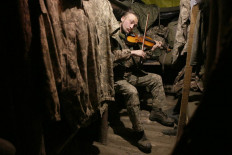 Violin becomes ‘weapon of resistance’ in Ukraine shelters