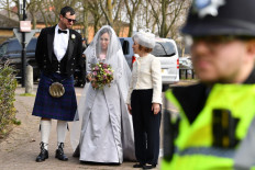 Stella Moris, partner of WikiLeaks founder Julian Assange (C), in her wedding dress, arrives with relatives at the Belmarsh Prison, in London, where she is due to marry Julian Assange, on March 23, 2022.