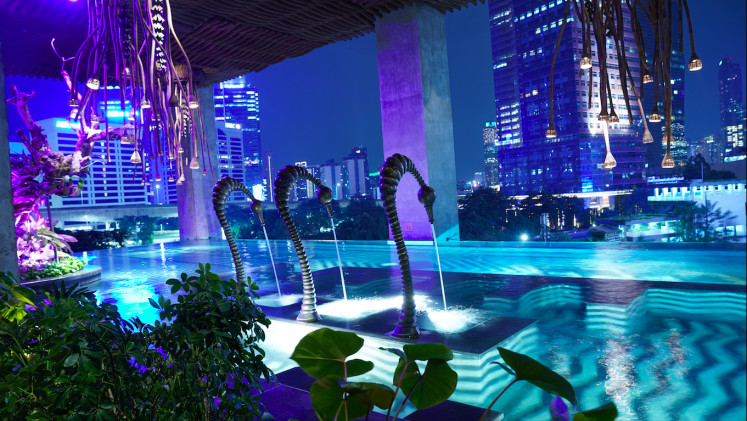 Stress relief: The semi-infinity pool at the Orient Hotel Jakarta is equipped with therapeutic waterjets, making it the place to relax while enjoying a view of the city. (Courtesy of The Orient Hotel Jakarta)