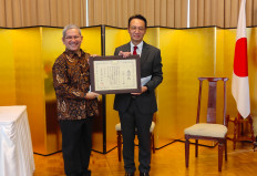 Japan's foreign ministry bestows honor on CSIS' Rizal Sukma 