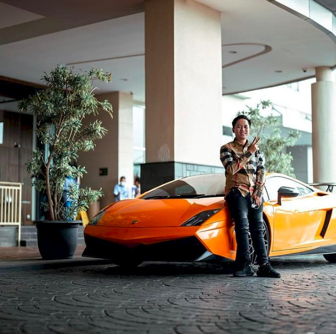 'Crazy rich': Doni Salmanan, one of the Binary option 'influencers', often shows his wealth on the social media. (Instagram/donisalmanan.official)