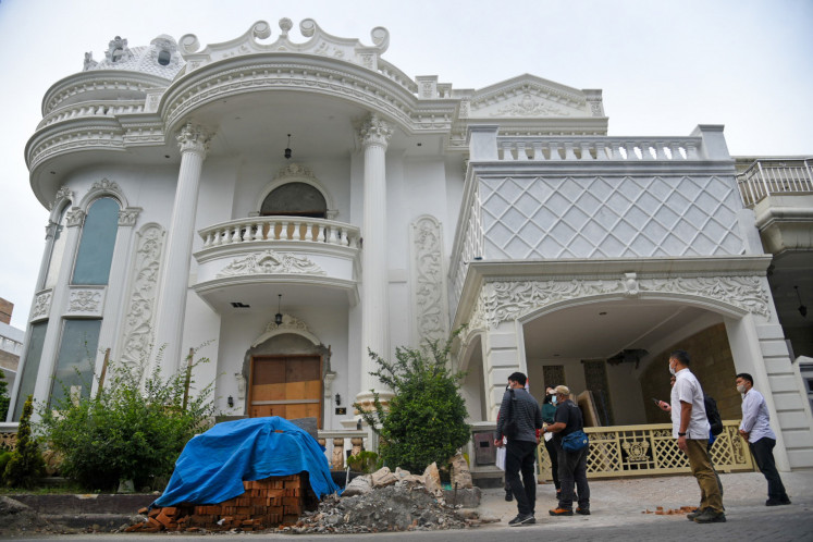 Ongoing case: The authorities confiscate an asset belongs to Indra Kesuma, known as Indra Kenz, a suspect of Binomo trading application case, at Perumahan Cemara Asri in Percut Sei Tuan, Deli Serdang, North Sumatera on March 10. (ANTARA FOTO/ Fransisco Carolio)