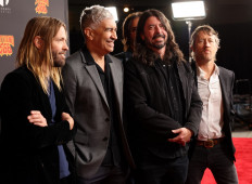  Foo Fighters cancel tour after Taylor Hawkins death 