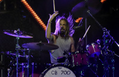 Foo Fighters to play Taylor Hawkins tribute shows
