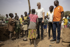 Jan Egeland (3rd L), Secretary General of the Norwegian Refugee Council (NRC), talks to children in a camp for internally displaced people in Barsalogho, on January 27, 2020. Barsalogho is a small town in northern Burkina Faso that hosts 10,000 displaced persons and refugees fleeing the resulting jihadist and inter-community violence. 