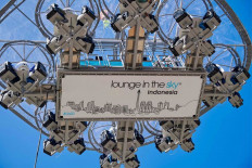 Longue in The Sky, a crane-lifted restaurant with a 32-seat capacity, has opened in Mangkuhulu City development complex, Jl. Gatot Subroto, Semanggi, South Jakarta. (Kompas.com/Courtesy of Lounge in The Sky)