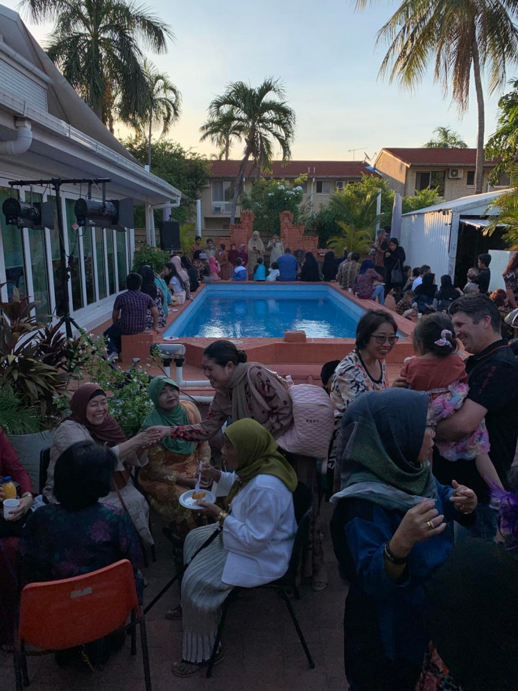 Living abroad: In 2021, Wawan Putra celebrated Idul Fitri along with other Indonesians at the Consulate General of the Republic of Indonesia in Darwin, Australia. (Personal Collection/Courtesy of Wawan Putra)