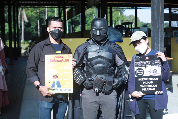 Advocacy: Members of Social Force in Action (SFA) for Tobacco Control held an education and advocacy campaign at Gelora Bung Karno Sports Complex on March 27, 2022. (Courtesy Social Force in Action for Tobacco Control)