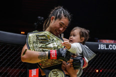 Angela Lee celebrates victory inside ONE Championship’s circle with daughter Ava Marie after defeating Stamp Fairtex in the main event of ONE X on March 26. 