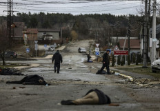 Bodies lie on a street in Bucha, northwest of Kyiv, as Ukraine says Russian forces are making a 