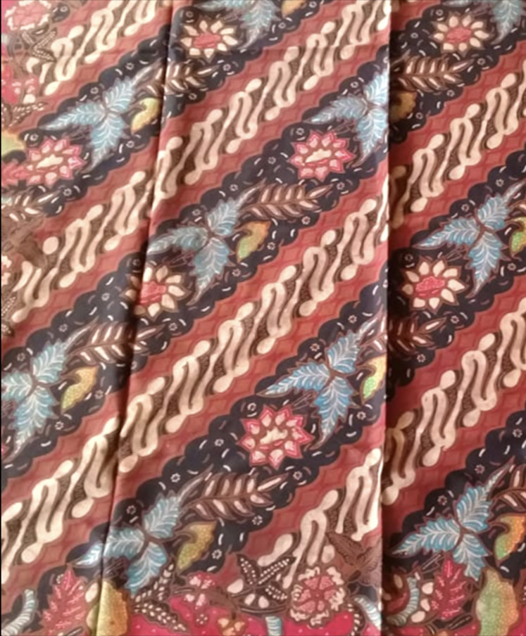 Royal family: 'Parang' seling pattern are usually worn by the royalties as it represents elegance. (Courtesy of iwarebatik.org)