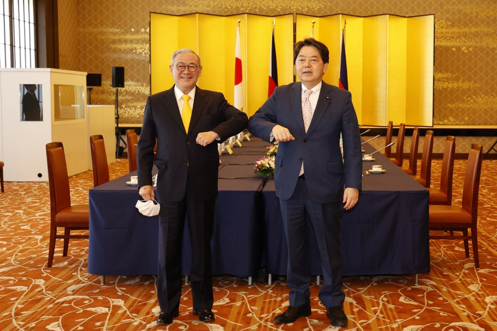 Japan, Philippines Agree To Boost Security Ties - Asia & Pacific - The ...