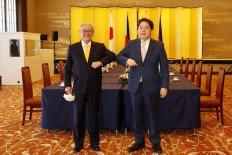  Japan, Philippines agree to boost security ties 